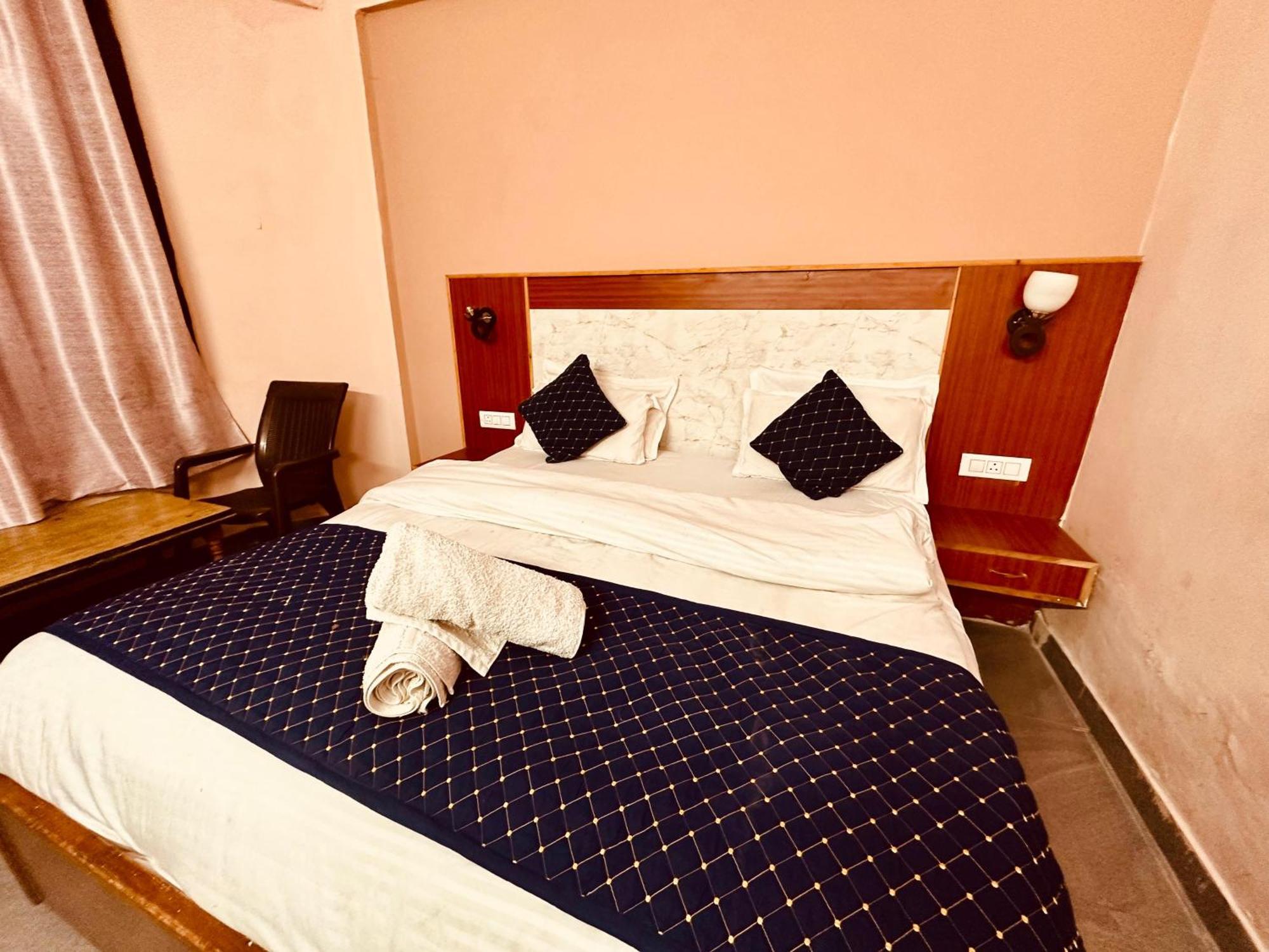 Hotel D Kanchan Manali Buitenkant foto