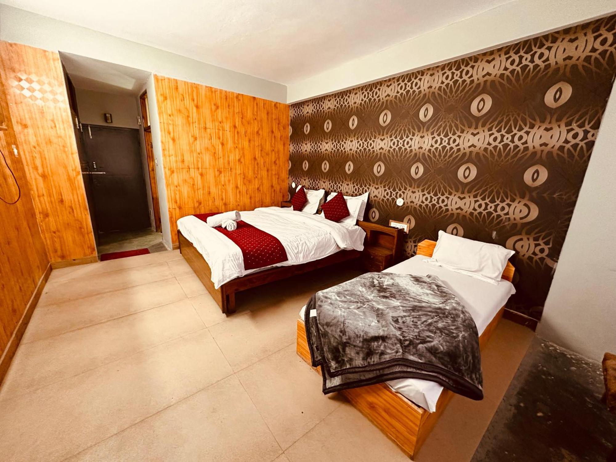Hotel D Kanchan Manali Buitenkant foto
