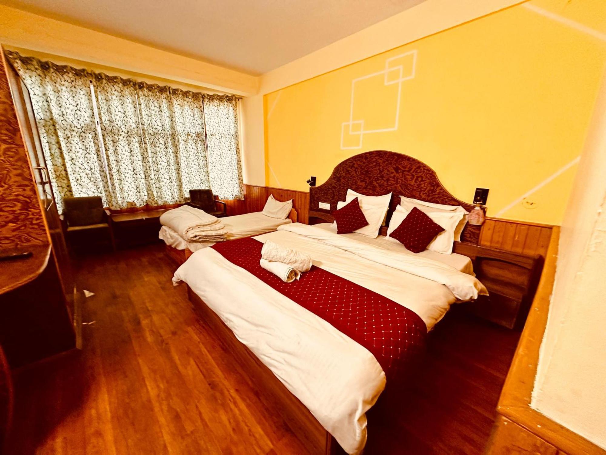 Hotel D Kanchan Manali Buitenkant foto