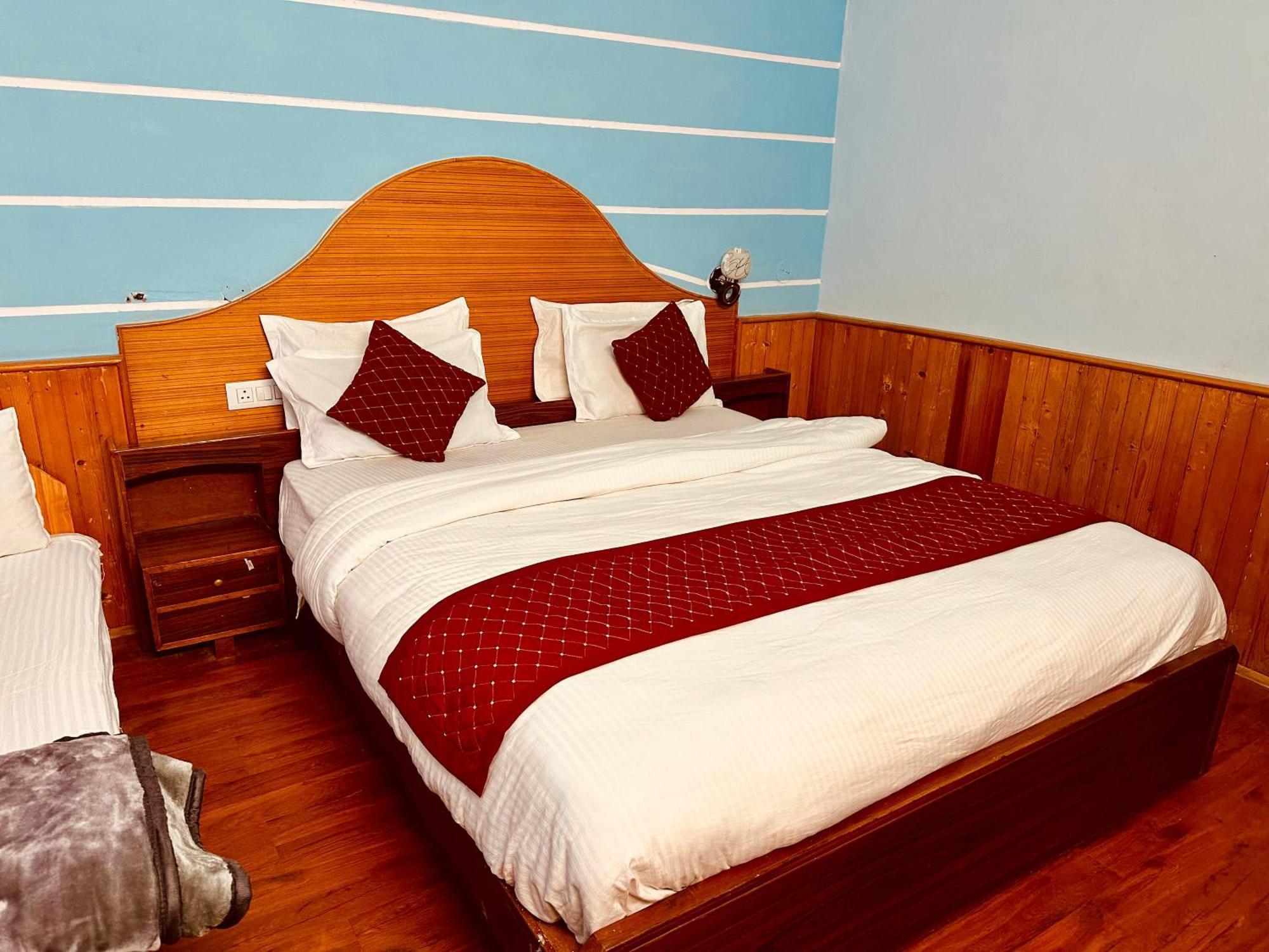 Hotel D Kanchan Manali Buitenkant foto