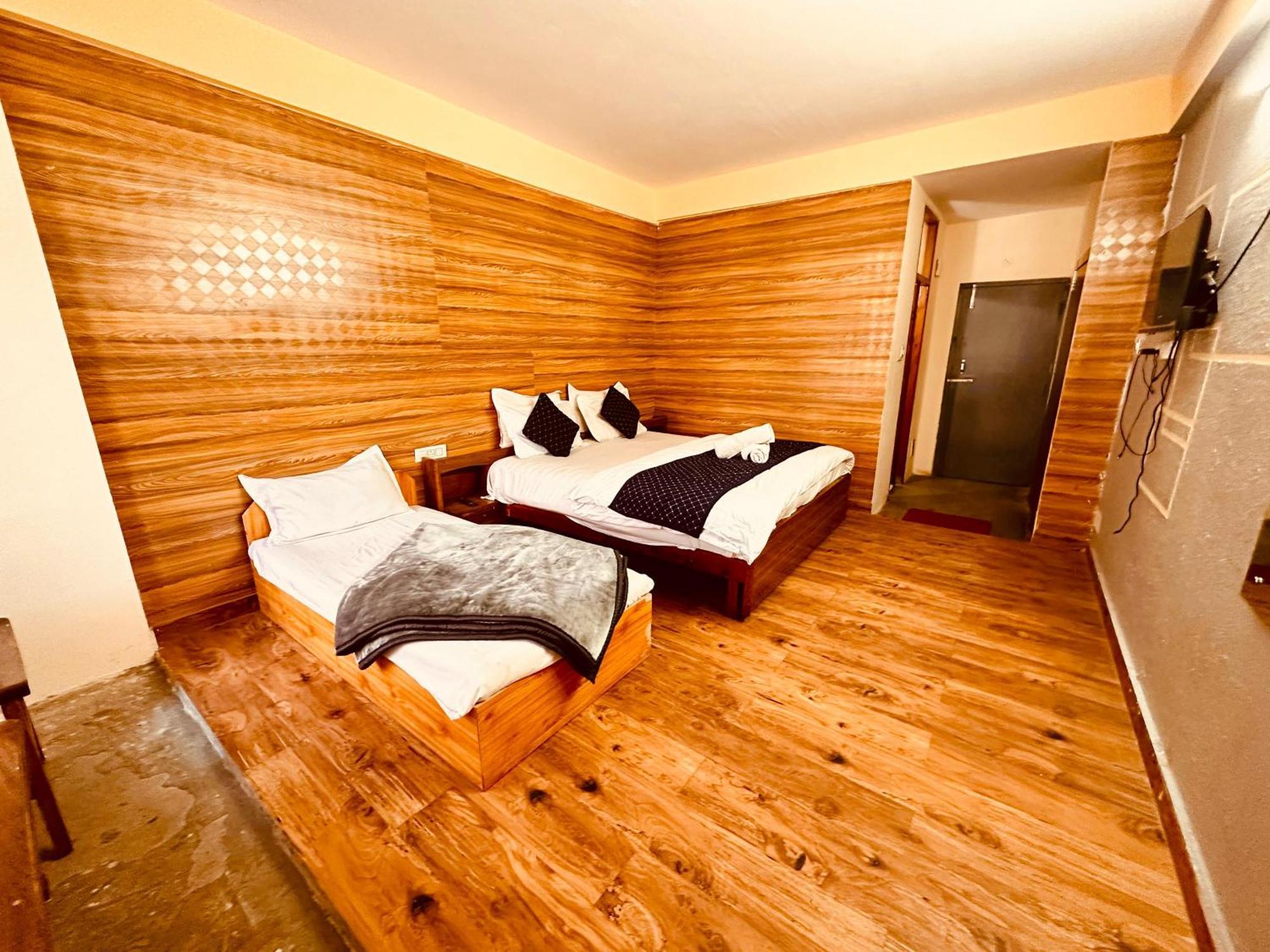 Hotel D Kanchan Manali Buitenkant foto