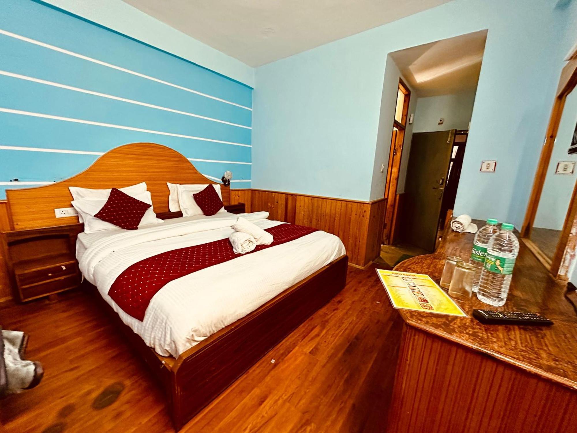 Hotel D Kanchan Manali Buitenkant foto