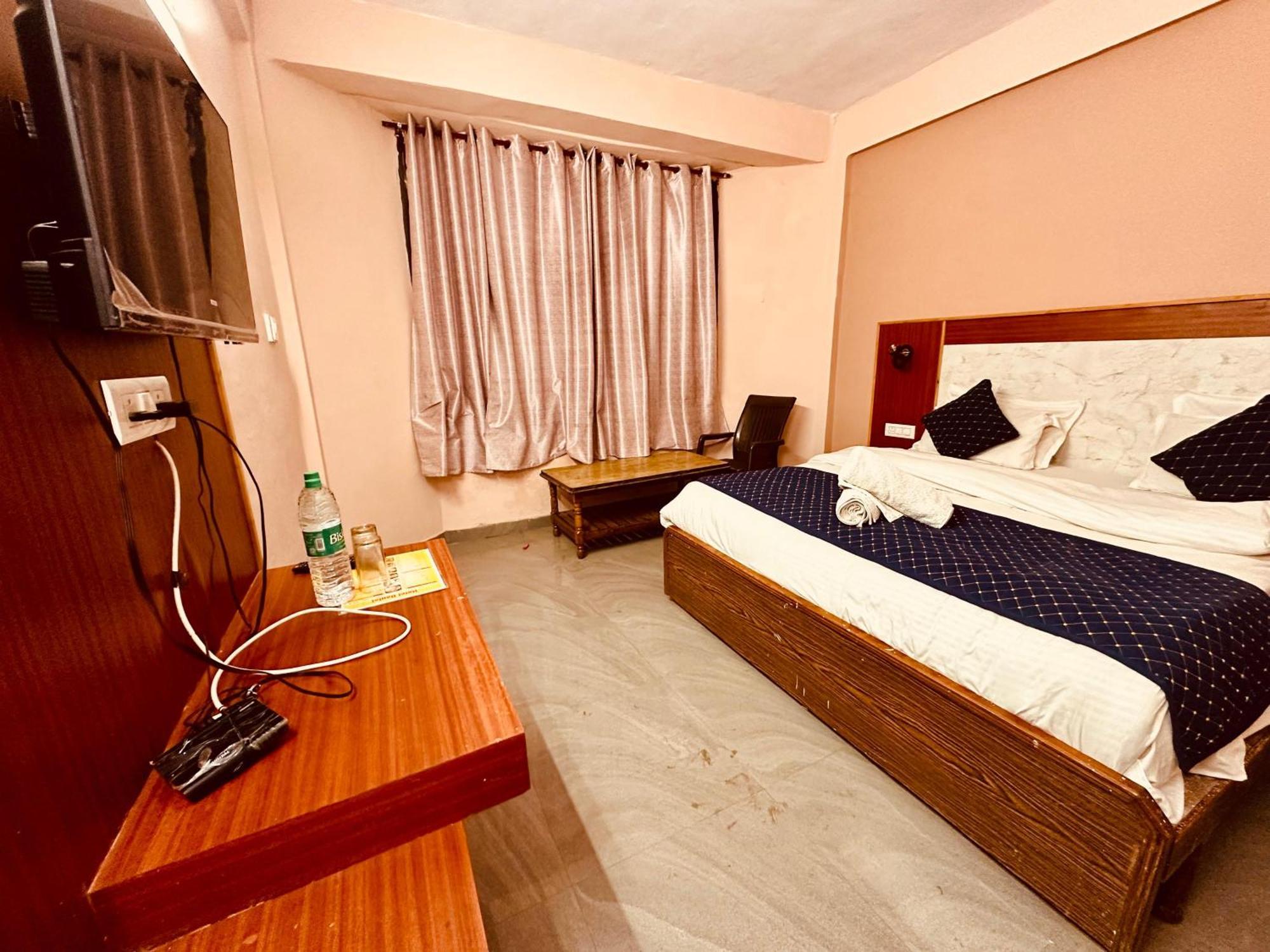 Hotel D Kanchan Manali Buitenkant foto