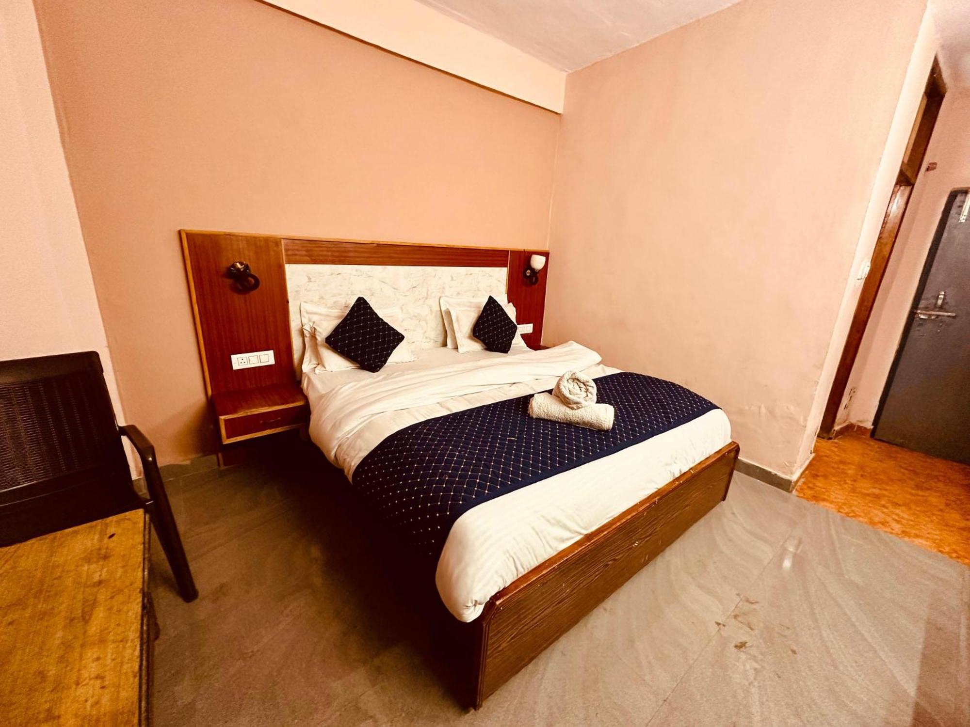 Hotel D Kanchan Manali Buitenkant foto