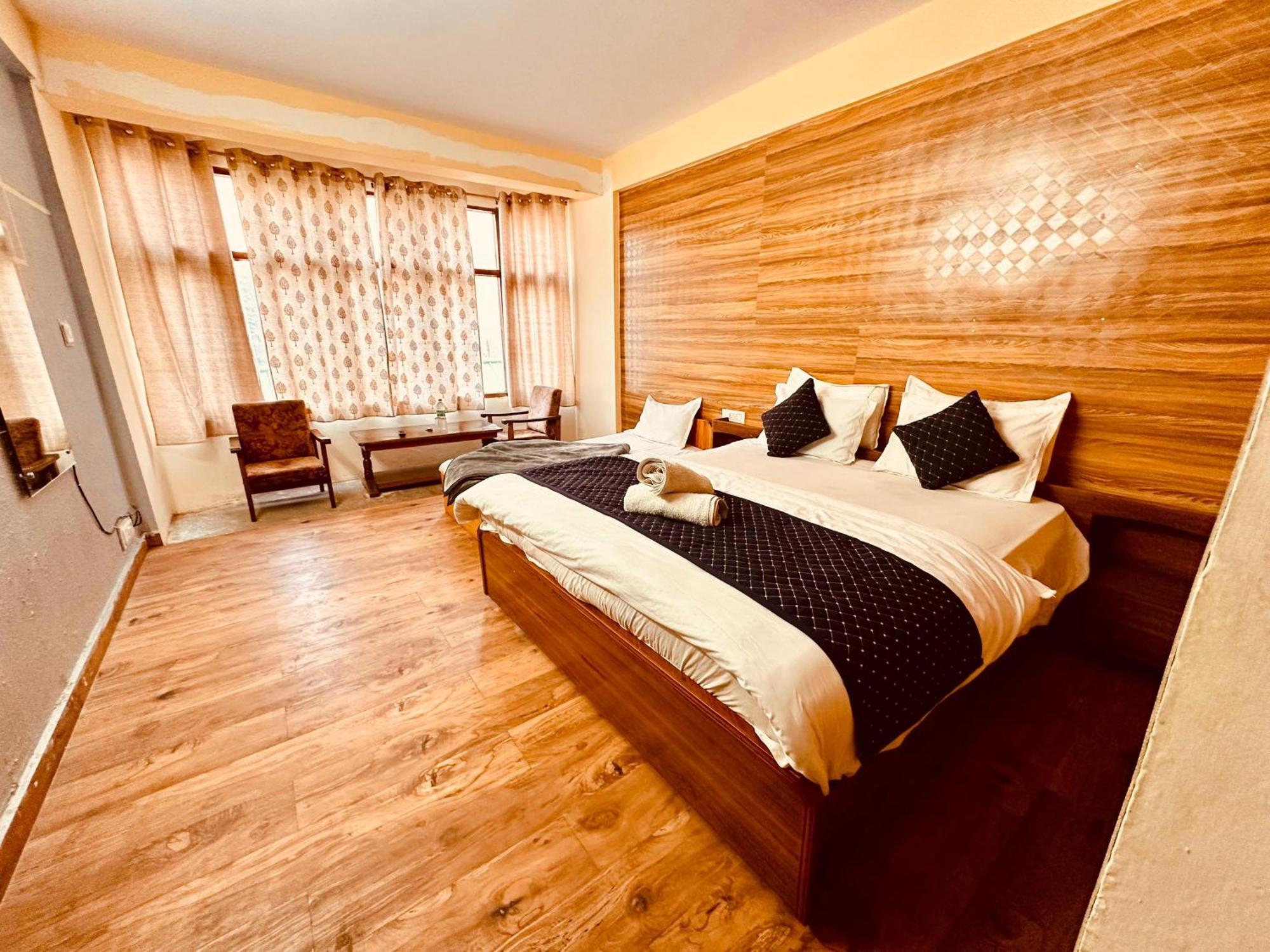 Hotel D Kanchan Manali Buitenkant foto