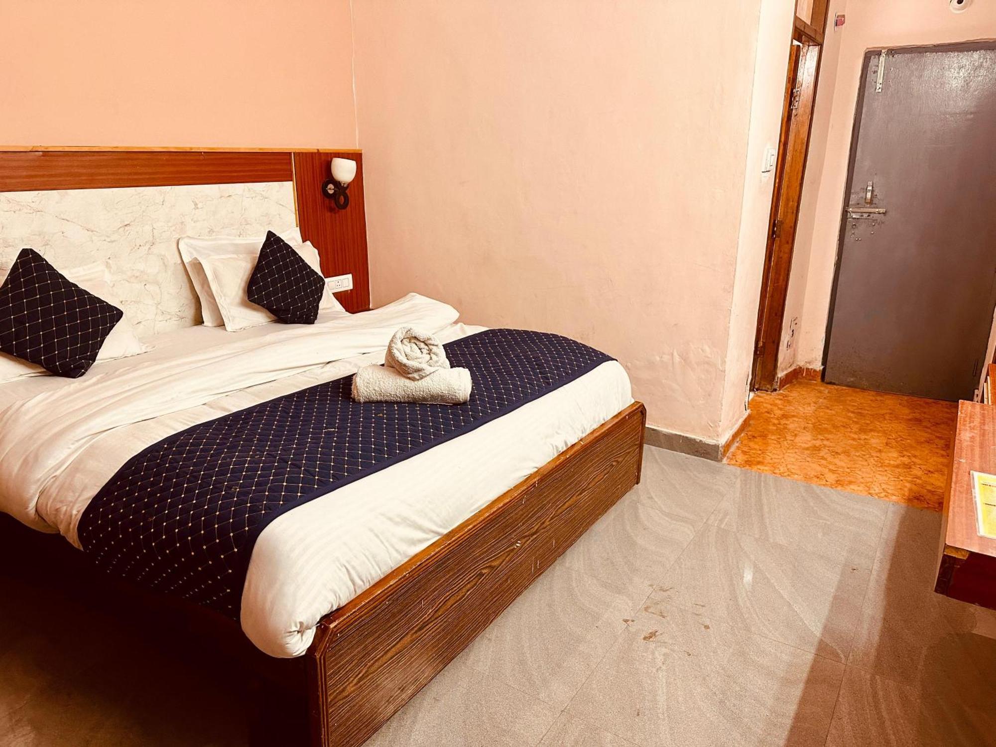 Hotel D Kanchan Manali Buitenkant foto