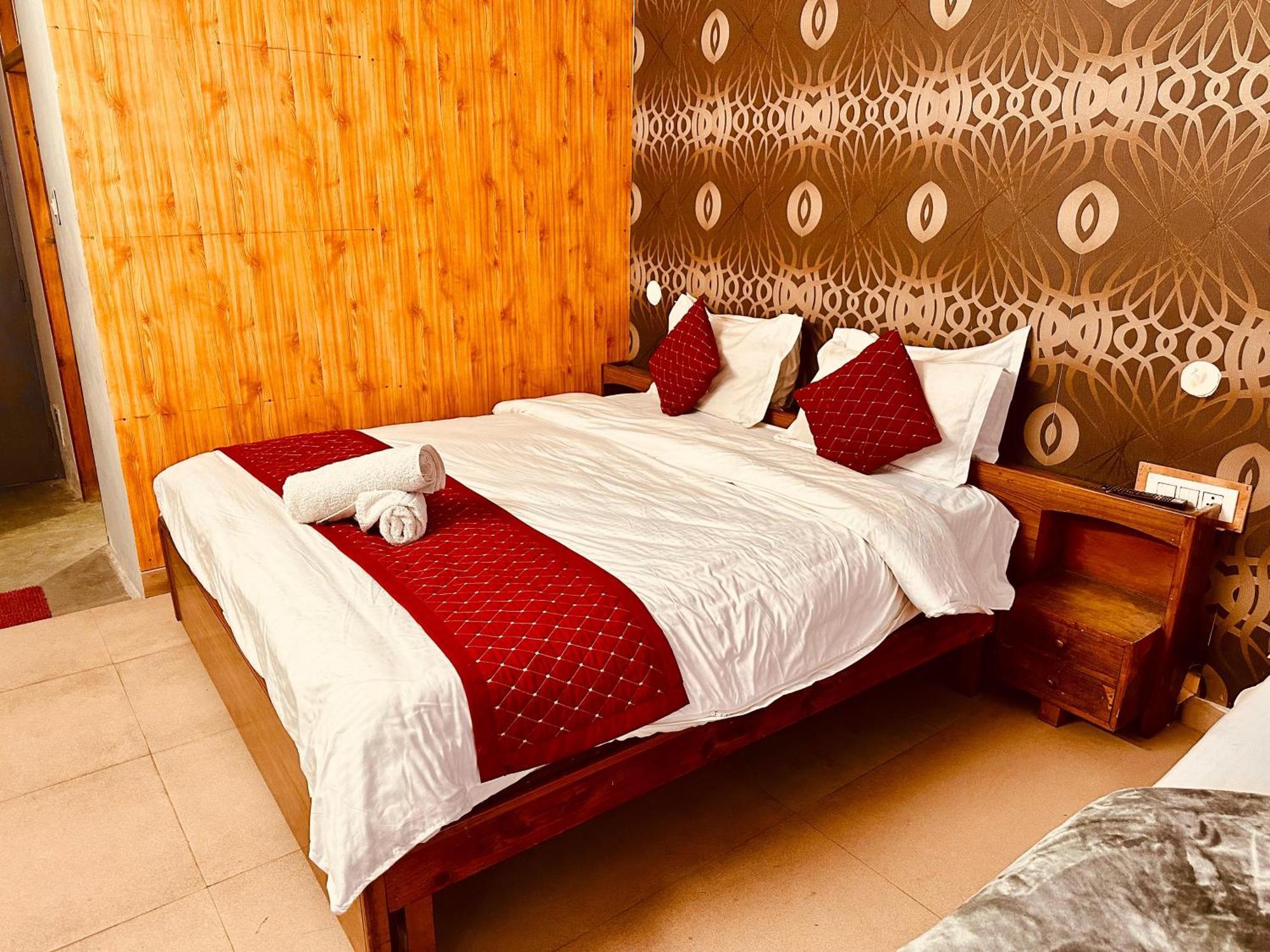 Hotel D Kanchan Manali Buitenkant foto